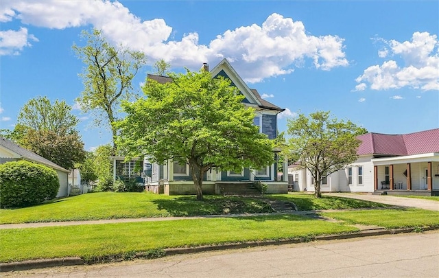 426 W Madison St, Paris, IL 61944 - view of front of home with a front lawn