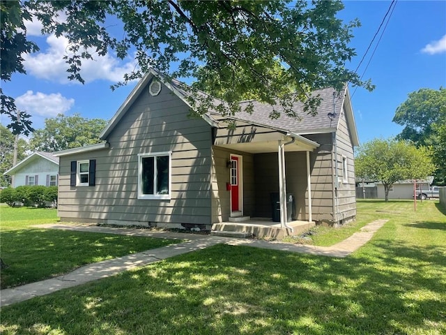 916 N Maple St, Saint Elmo, IL 62458 - photo 1
