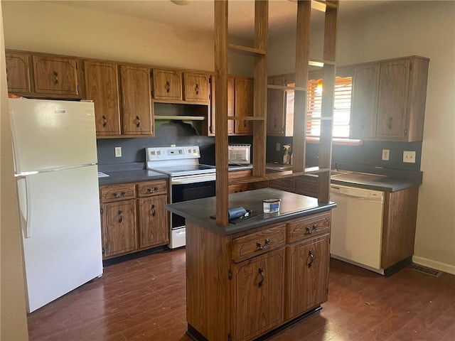 916 N Maple St, Saint Elmo, IL 62458 - photo 3
