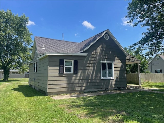916 N Maple St, Saint Elmo, IL 62458 - photo 2