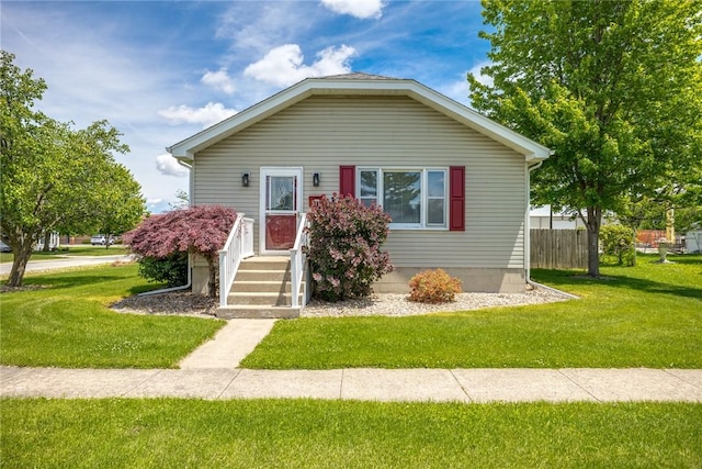 510 N Merchant St, Effingham, IL 62401 - bungalow-style house featuring a front yard