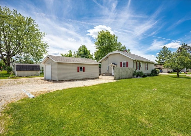 510 N Merchant St, Effingham, IL 62401 - view of front of home with an outdoor structure
