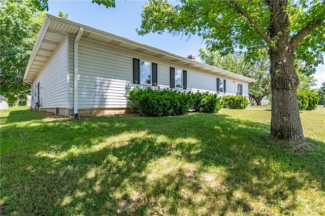 1059 Columbia Dr, Decatur, IL 62522 - view of front facade featuring a front lawn