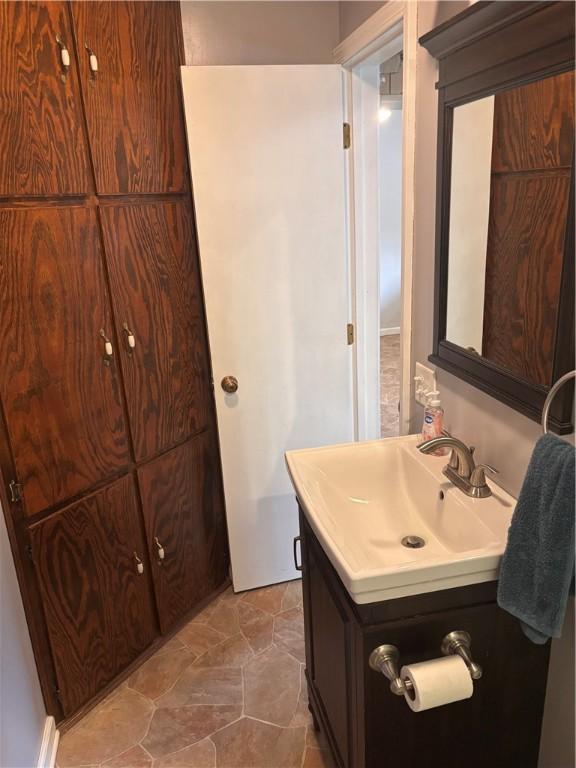 405 N Saint Clair St, Altamont, IL 62411 - photo 10