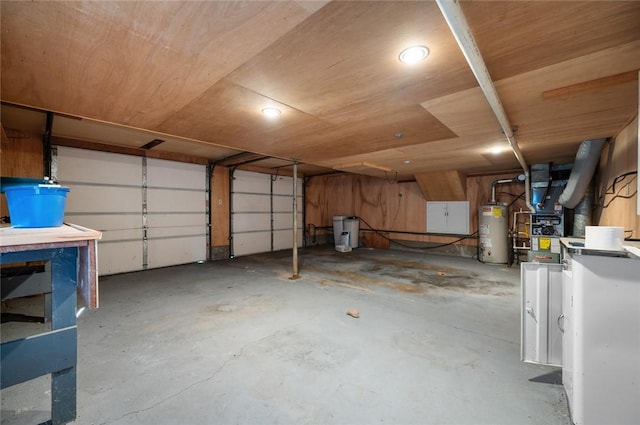 801 N Central Ave, Paris, IL 61944 - garage featuring water heater