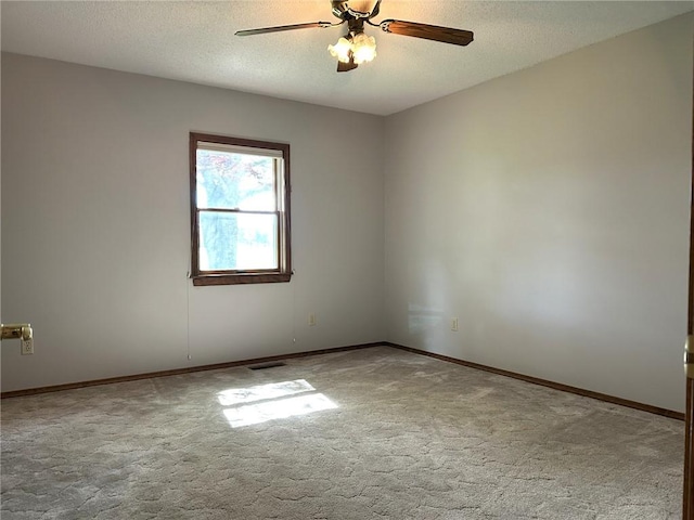 3002 N Charlotte St, Effingham, IL 62401 - unfurnished room with carpet, ceiling fan, a textured ceiling, and baseboards