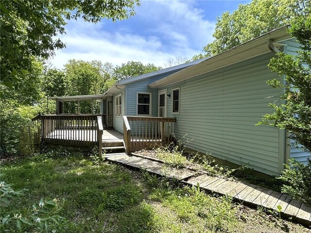 3002 N Charlotte St, Effingham, IL 62401 - back of property featuring a wooden deck