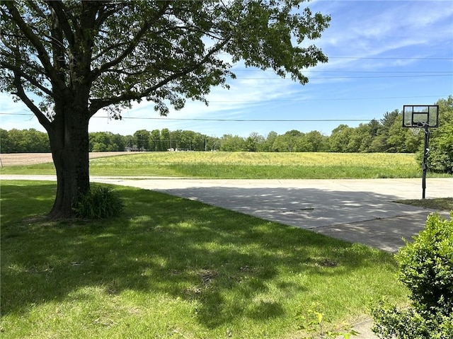 3002 N Charlotte St, Effingham, IL 62401 - view of home's community featuring a lawn