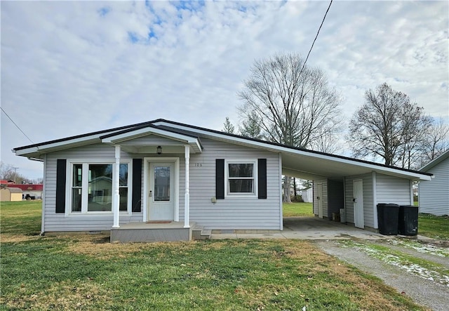 view of front of house featuring a front yard and a carport