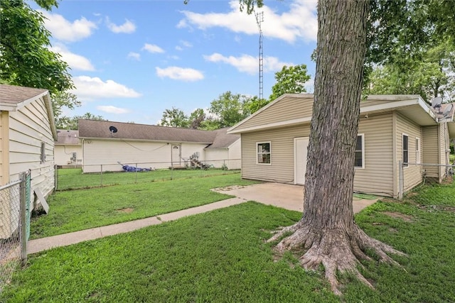 1609 10th St, Charleston, IL 61920 - view of yard with a patio