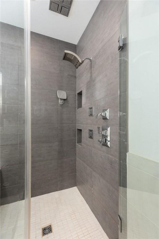 2098 2070th Ave, Saint Elmo, IL 62458 - full bathroom featuring a shower stall