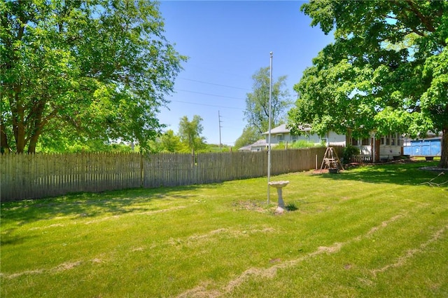 805 N 33rd St, Decatur, IL 62521 - view of yard
