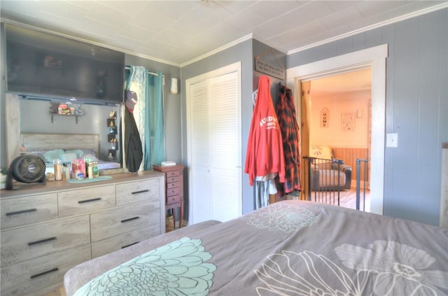 805 N 33rd St, Decatur, IL 62521 - bedroom with crown molding and a closet