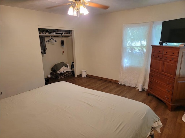 410 E Ninth St, Pana, IL 62557 - bedroom with wood finished floors and a ceiling fan