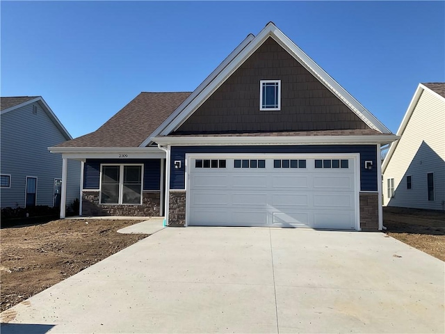 craftsman house featuring a garage