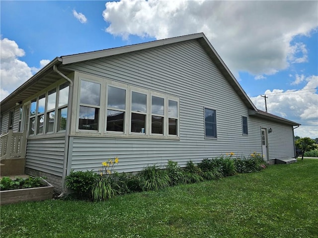 504 W Walnut St, Teutopolis, IL 62467 - view of side of home featuring a yard