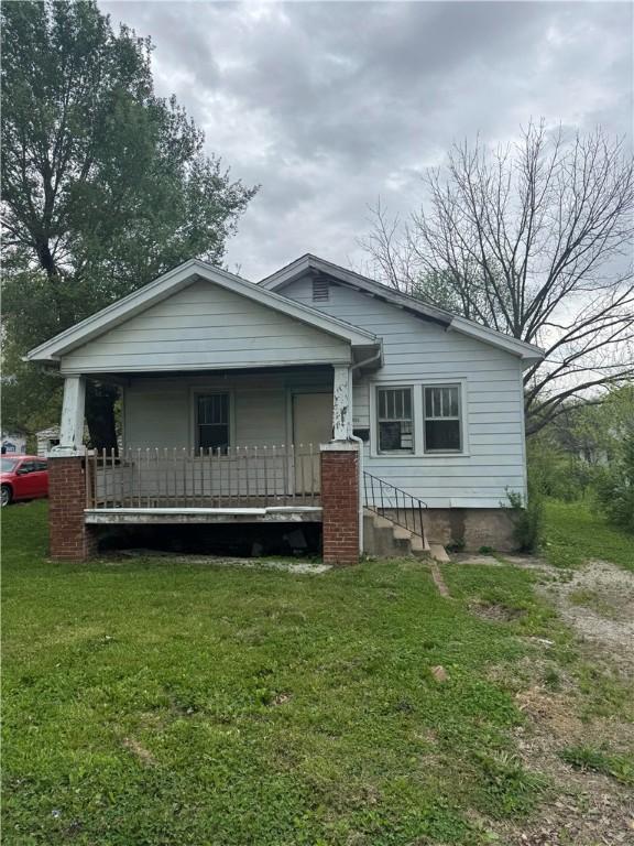 405 Harvey St, Danville, IL 61832 - bungalow featuring a porch and a front yard