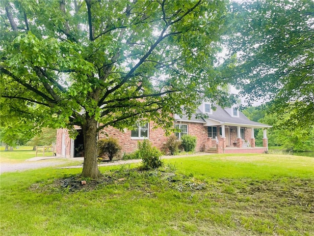 ranch-style home with a front yard