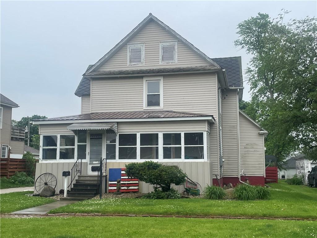 309 E Maple St, Hoopeston, IL 60942 - back of house featuring a lawn and entry steps