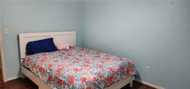 22 S Lakewood Dr, Effingham, IL 62401 - bedroom with wood finished floors and baseboards