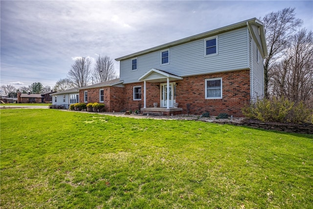 front of property featuring a front lawn