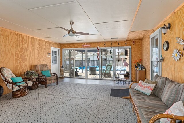 sunroom / solarium with ceiling fan