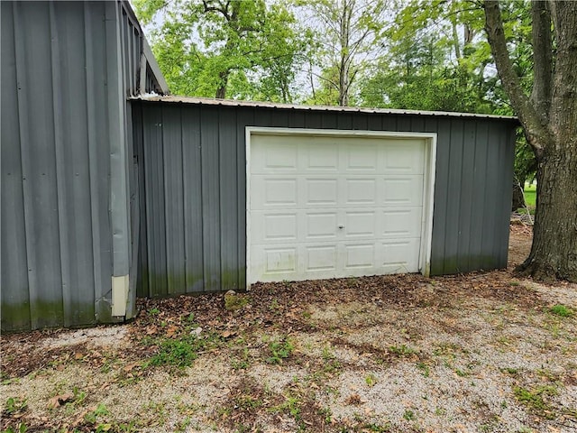 2638 E 1050th Ave, Oblong, IL 62449 - view of garage
