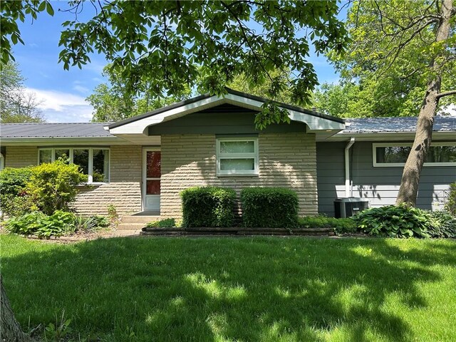 2638 E 1050th Ave, Oblong, IL 62449 - single story home featuring a front yard, metal roof, and brick siding