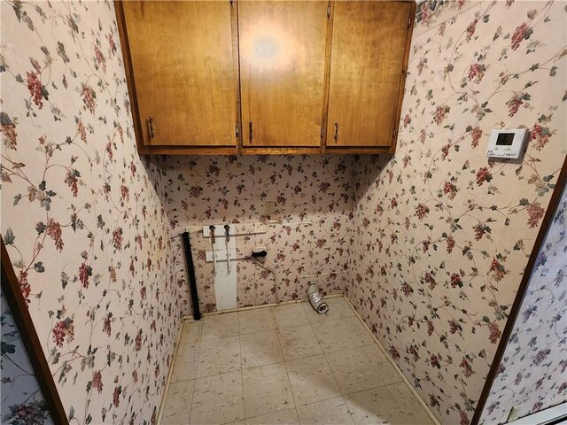 2638 E 1050th Ave, Oblong, IL 62449 - laundry area featuring cabinet space, wallpapered walls, and tile patterned floors