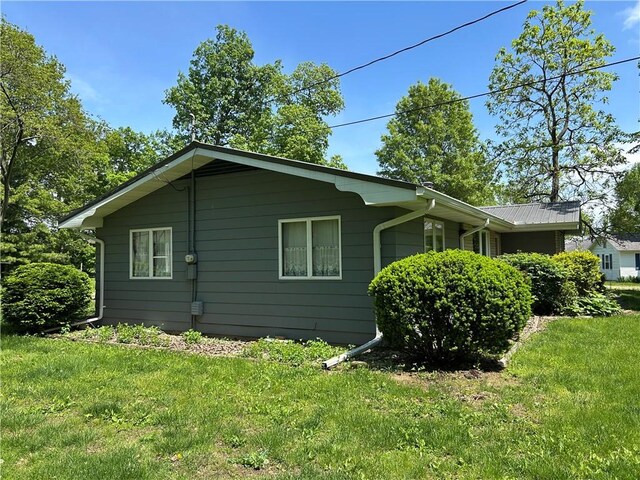 2638 E 1050th Ave, Oblong, IL 62449 - view of side of home with a yard