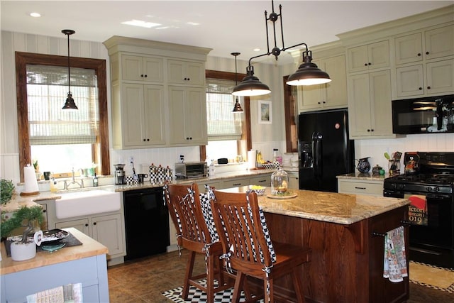 300 W N 1st St, Shelbyville, IL 62565 - kitchen with black appliances, plenty of natural light, a sink, a center island, and recessed lighting