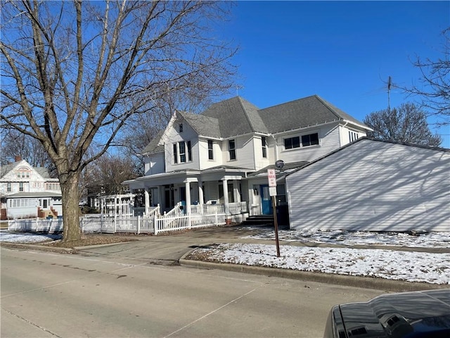 view of front of property featuring a porch