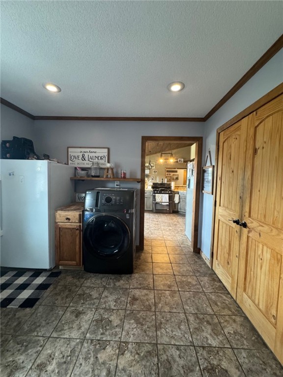 6414 300th Rd, Martinsville, IL 62442 - laundry area featuring washer / dryer, a textured ceiling, ornamental molding, cabinet space, and recessed lighting
