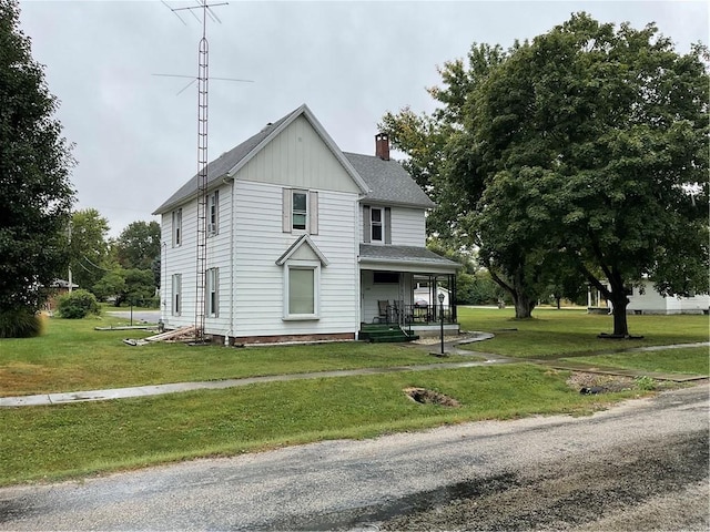 view of front of home featuring a porch and a front yard