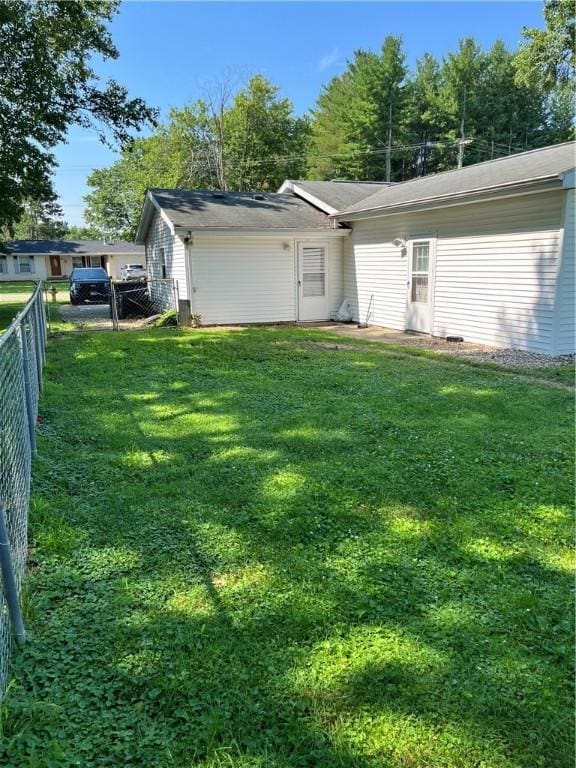 1021 W Hayes Ave, Charleston, IL 61920 - back of property