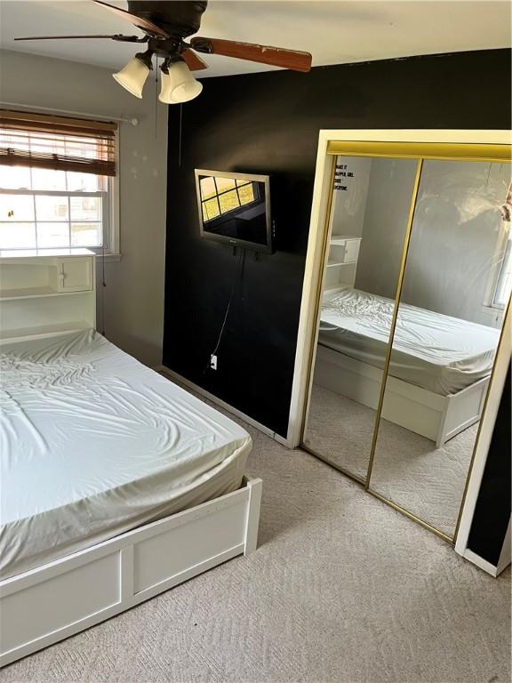 1021 W Hayes Ave, Charleston, IL 61920 - carpeted bedroom featuring ceiling fan and a closet