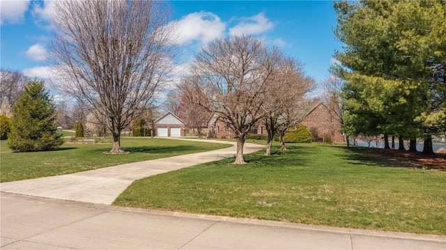 11284 E Lincolnshire Ln, Effingham, IL 62401 - view of property's community featuring a lawn