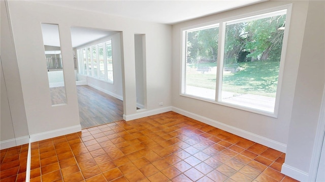 2550 Ivy Ln, Decatur, IL 62521 - unfurnished room with light tile patterned floors and baseboards