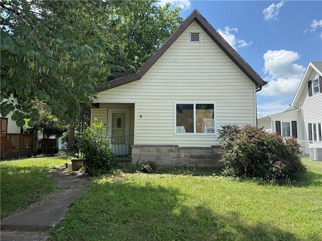 116 Warrington Ave, Danville, IL 61832 - view of front of home featuring a front yard