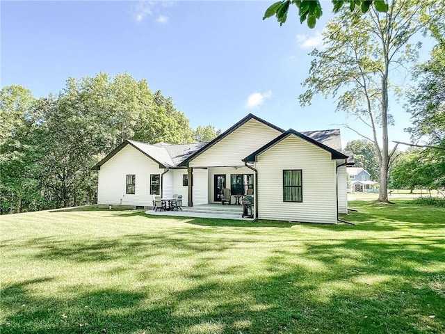 3 Wood Ridge Ln, Marshall, IL 62441 - back of house featuring a lawn and a patio area