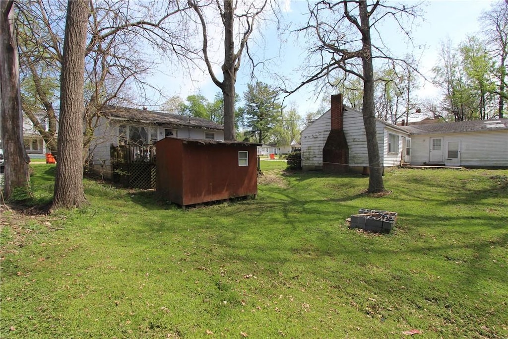 1034 9th St, Charleston, IL 61920 - view of green lawn with a storage unit