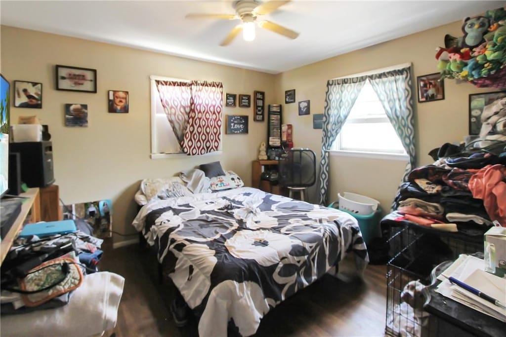 1034 9th St, Charleston, IL 61920 - bedroom with wood finished floors and ceiling fan