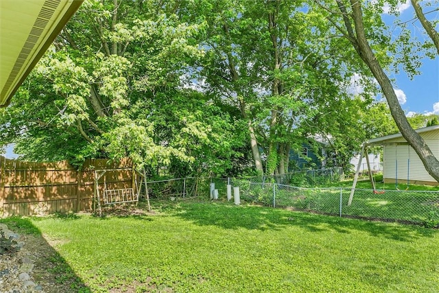 946 Foxcrest Dr, Charleston, IL 61920 - view of fenced backyard