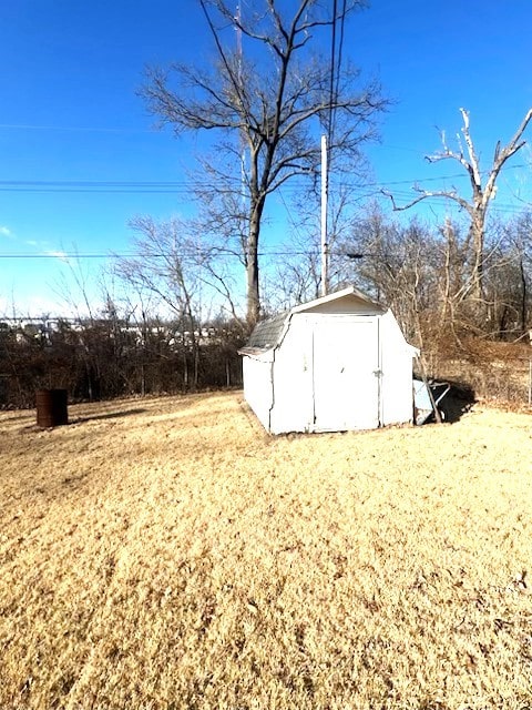 700 E Gordon Ave, Effingham, IL 62401 - view of yard featuring a shed