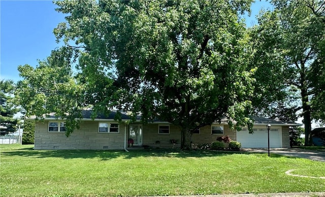 1712 Southdale Dr, Mattoon, IL 61938 - ranch-style home featuring driveway, a front lawn, a garage, and stone siding