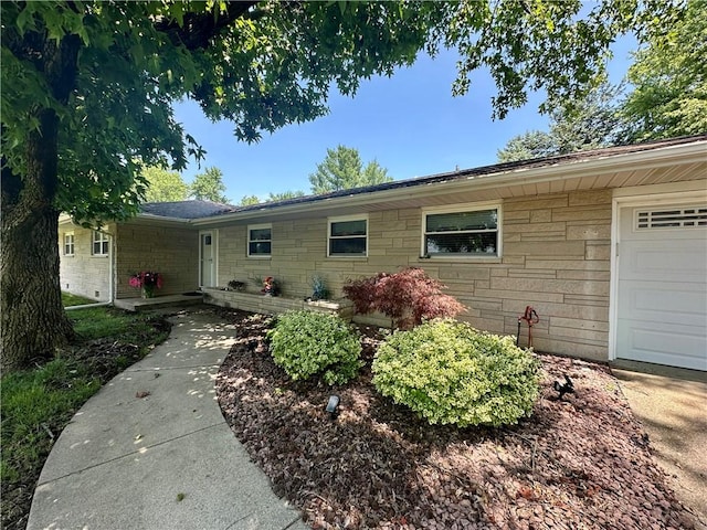 1712 Southdale Dr, Mattoon, IL 61938 - ranch-style home featuring stone siding and a garage
