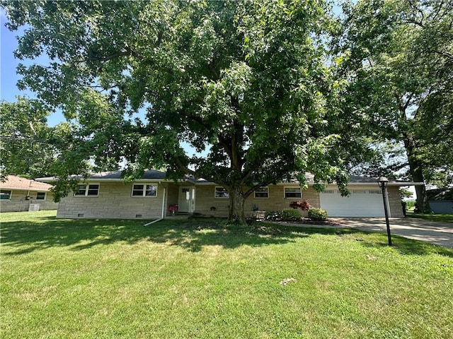 1712 Southdale Dr, Mattoon, IL 61938 - single story home featuring driveway, a front lawn, a garage, and stone siding