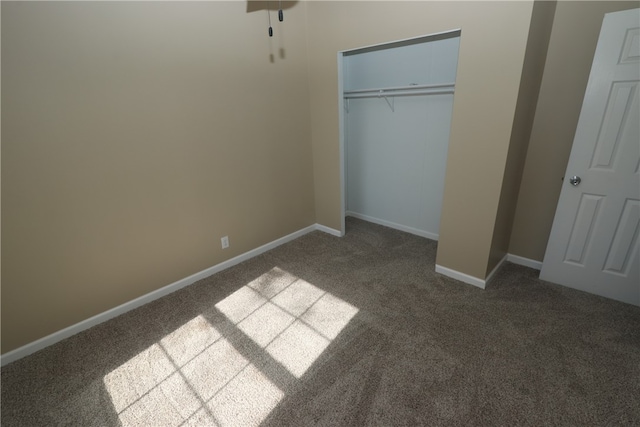 unfurnished bedroom with carpet flooring and a closet