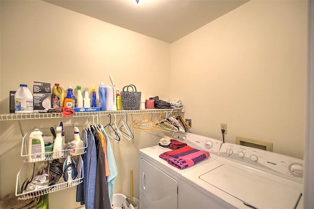 1077 Cornell Dr, Decatur, IL 62522 - washroom featuring independent washer and dryer