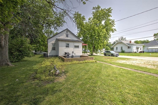 1212 Washington St, Clinton, IL 61727 - exterior space with a front lawn